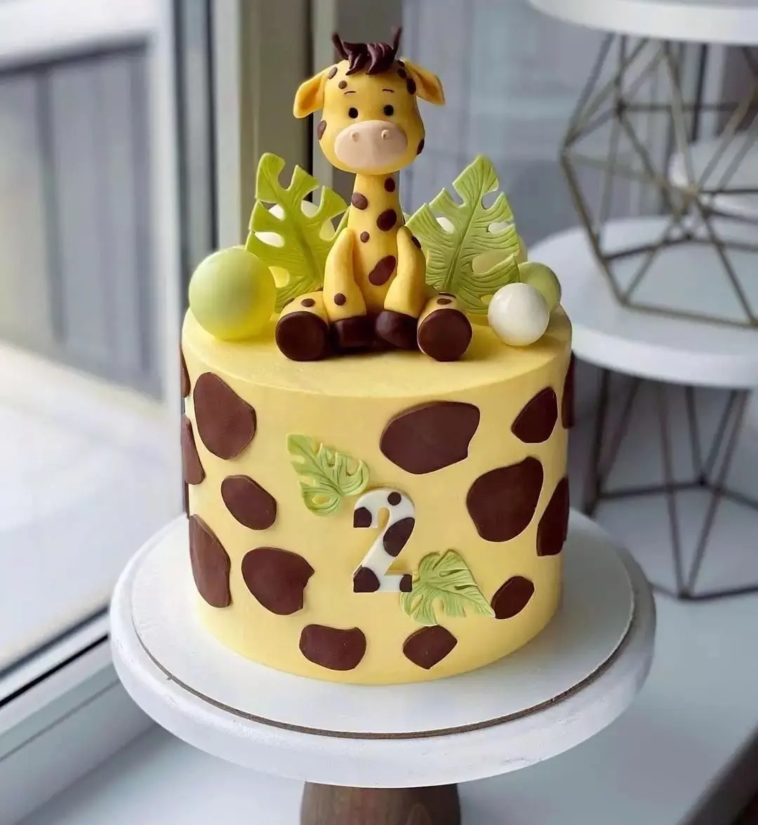 giraffe spotted yellow