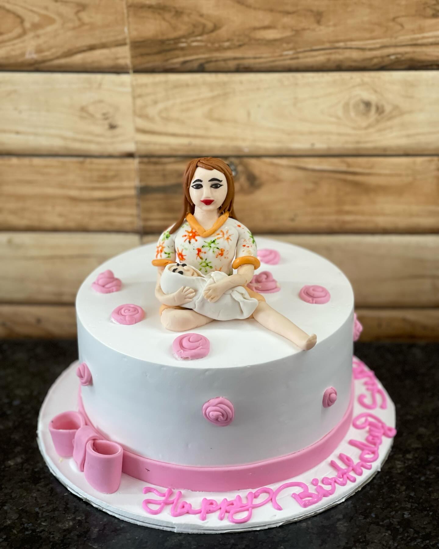 mother newborn figurine